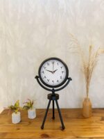 Siyah Metal Mini Tripod Farsça Masa Saati 45×26 cm - Görsel 3