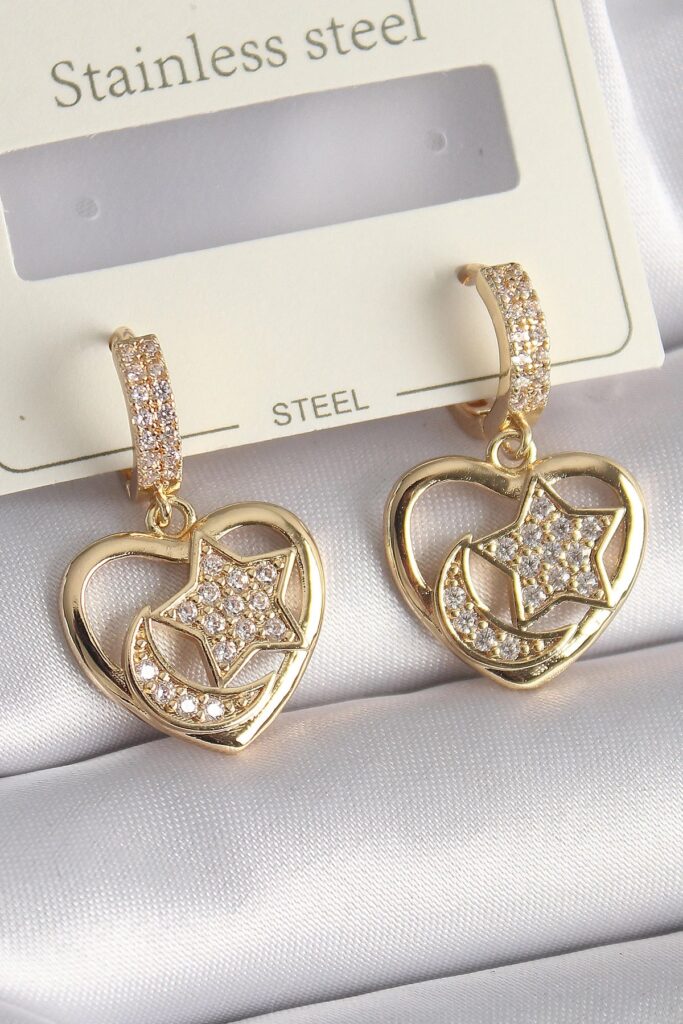 Mey İthalat® Pirinç Gold Renk Zirkon Taşlı Kalp Model Ay Yıldız İşleme Kadın Küpe
