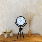 Siyah Metal Mini Tripod Roma Rakamlı Masa Saati 45×26 cm