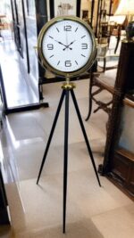 Elegance Gold Tripod Ayaklı Saat - Görsel 2