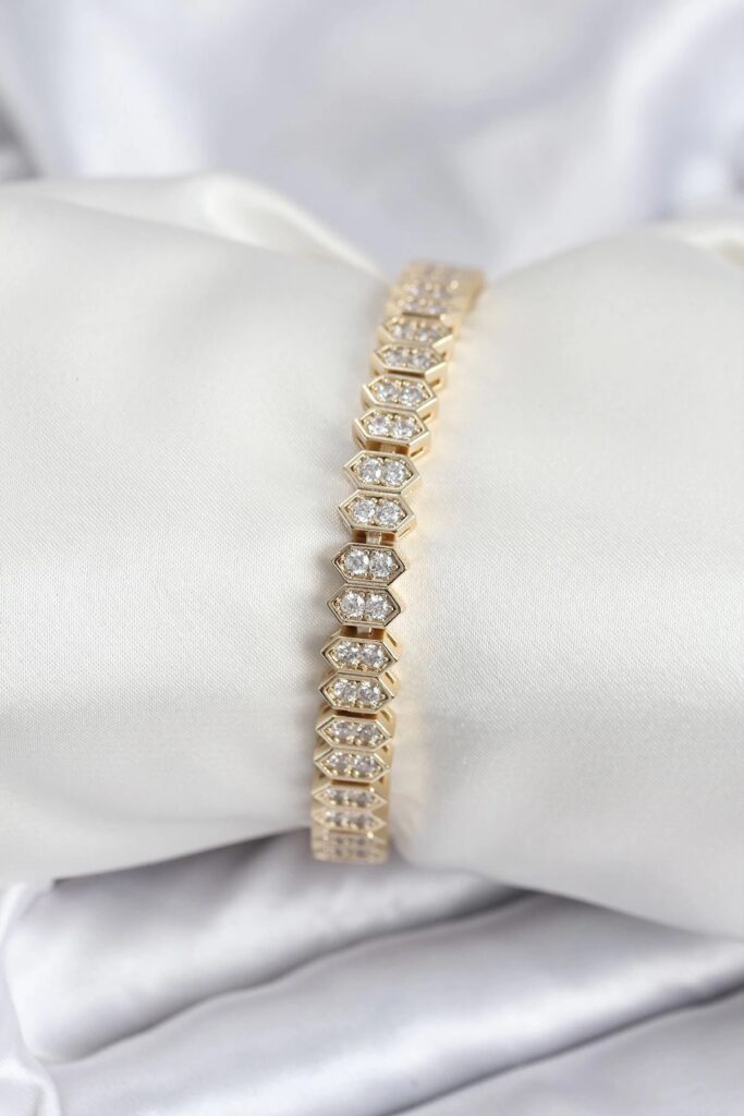 Mey İthalat® Pirinç VIP Seri Gold Renk Zirkon Taşlı Kadın Bileklik