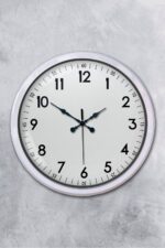 Beyaz Dekoratif Stil 52 Cm Metal Duvar Saati - Görsel 2