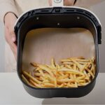 50 Adet Air Fryer Pişirme Kağıdı Tek Kullanımlık Yağ Su Geçirmez Yapışmaz Deliksiz Düz Kare Model - Görsel 6