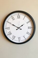 Modern 52 Cm Black & White Roma Rakamlı Metal Duvar Saati