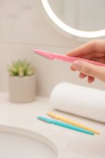 BUFFER® 3’lü Kadın Kaş Usturası Seti – Hassas Ciltler İçin Güvenli Yüz Tüy Temizleme Bıçağı - Görsel 8