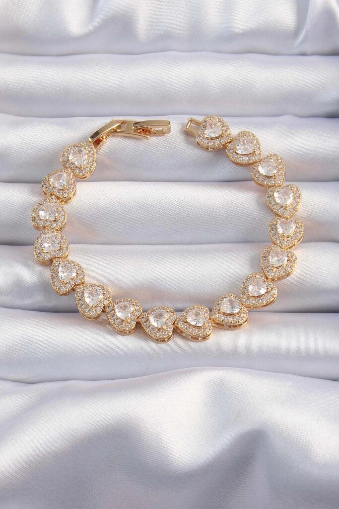 Mey İthalat® Pirinç Vip Seri Gold Renk Zirkon Taşlı Kalp Model Bileklik