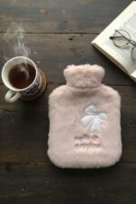 Hello Everyone Yazılı Kurdeleli Pembe Peluş Sıcak Su Torbası 1 Lt – Yumuşak Kılıf, Uzun Süre Sıcak Tutan Termal Su Torbası - Görsel 6