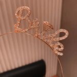 Mey İthalat® Rose Gold Renkli Taşlı “Bride” Gelin Tacı – El Yazısı Yazı Tipiyle - Görsel 2
