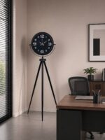 Siyah Zarafet Tripod Ayaklı Saat