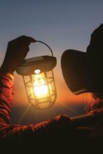 BUFFER® Solar Kamp Feneri – Güneş Enerjili, Otomatik Şarj ve Gece Işığı, Taşınabilir ve Asılabilir LED Dış Mekan Lamba - Görsel 8