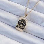 Mey İthalat® 316L Çelik Zincir Altın Renk İşlemeli Siyah Mineli Tarot Kolye