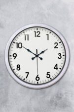 White Classic Modern 52 Cm Metal Duvar Saati - Görsel 4